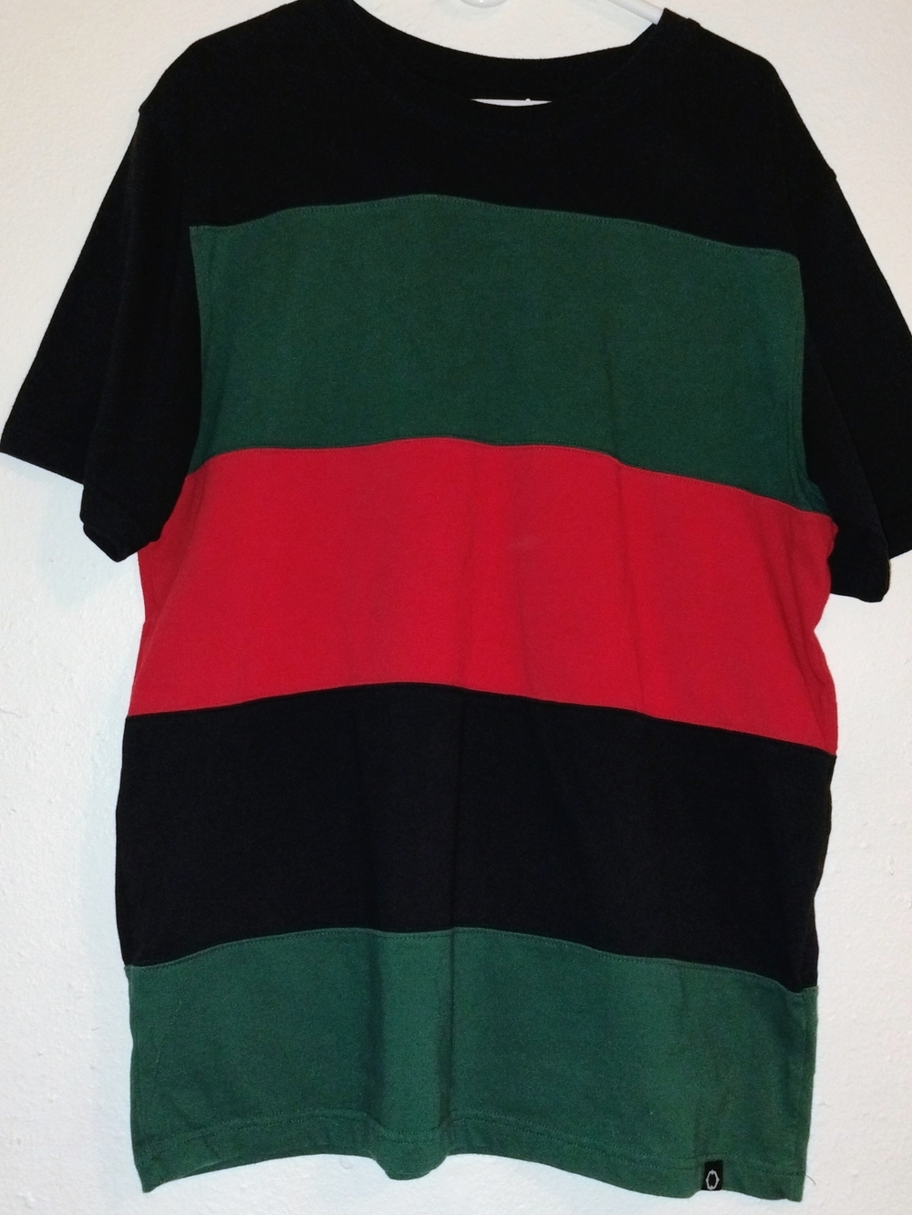 XL Empyre Short Sleeve Crewneck Shirt in Black, Green & Red